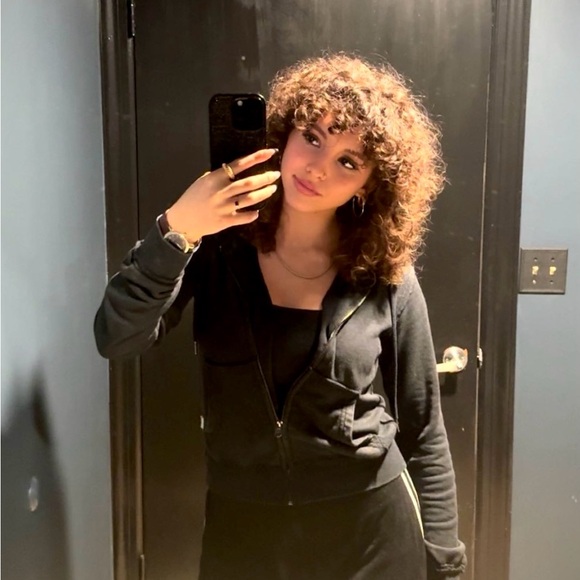 Meet your Posher, Kendra - Picture 2 of 3